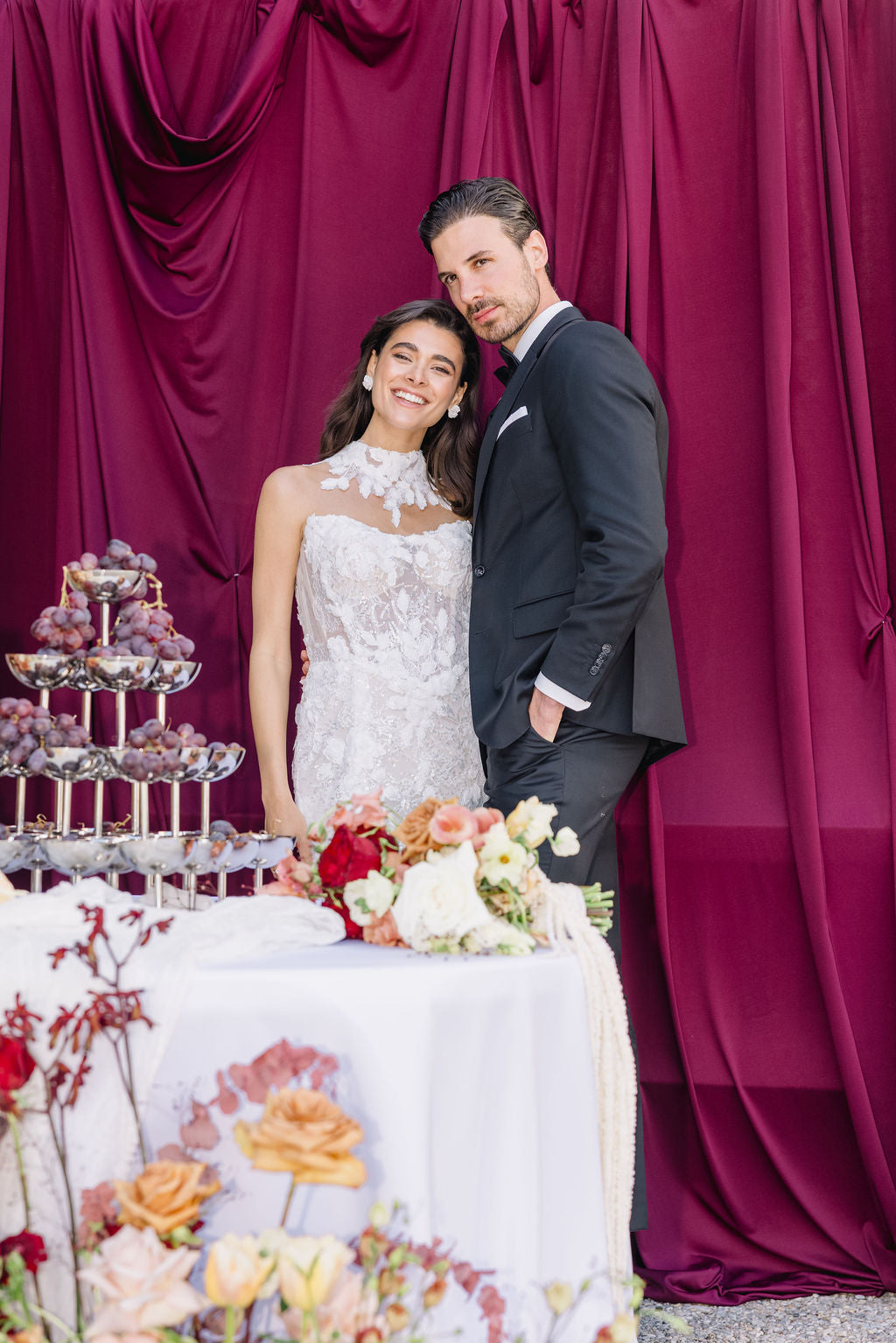 Ohrringe, weiß-transparente Blüten, abstrakt, Couture, feine Ohrstecker, Brautohrringe, Schmuck fuer die Hochzeit, Hochzeitsschmuck, eleganter Brautschmuck, moderne Damenohrringe, Schmuckbluete