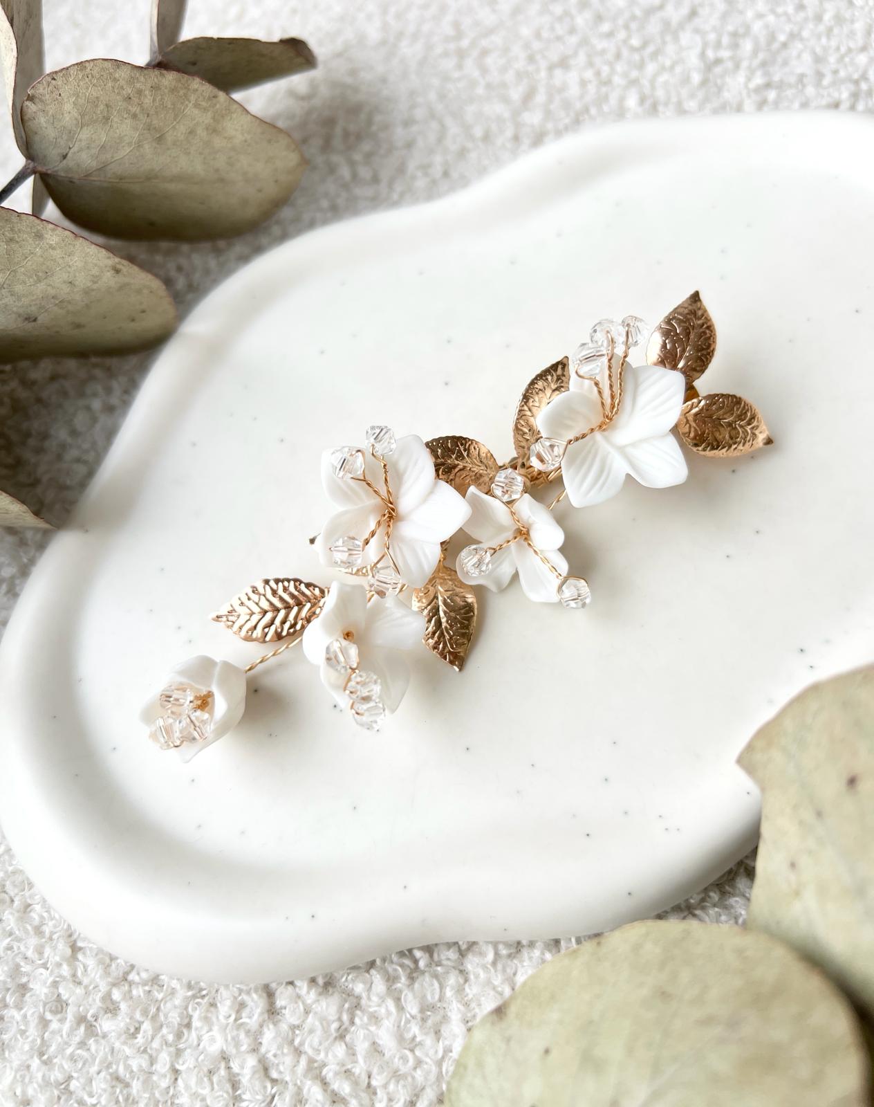 Haarspange mit zarten Blumen, gold mit weißen Perlen, Haarschmuck, Brautschmuck