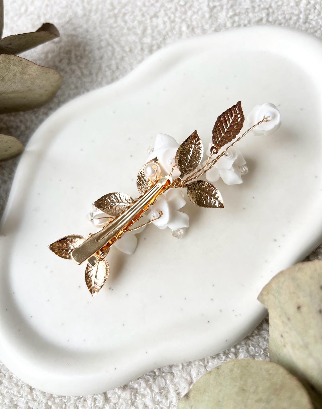 Haarspange mit zarten Blumen, gold mit weißen Perlen, Haarschmuck, Brautschmuck