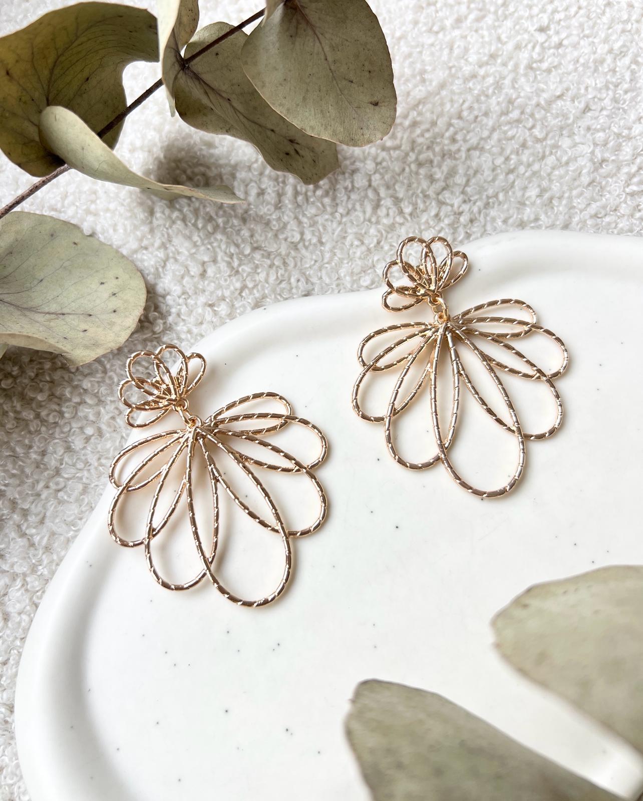 Große Ohrringe, Gold, Blütenform, Metalldraht, elegante Hängeohrringe, Statementschmuck, Brautjungfer