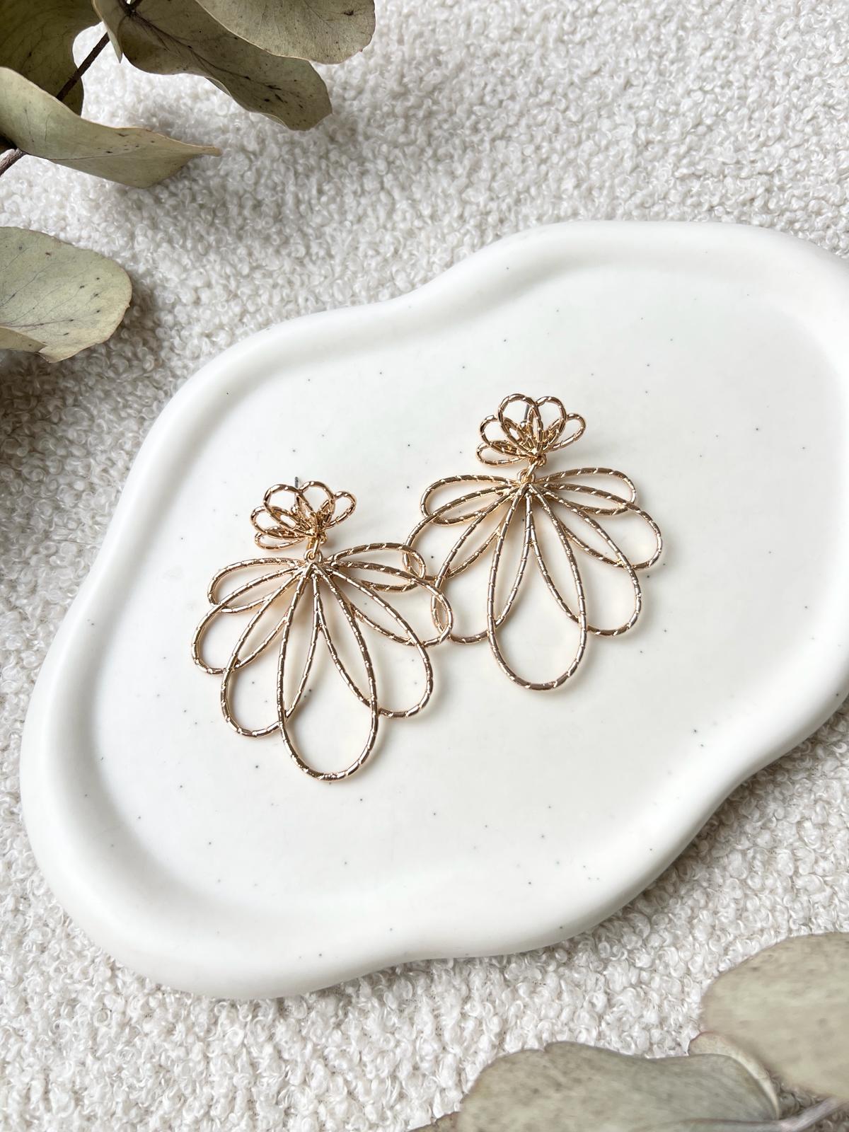 Große Ohrringe, Gold, Blütenform, Metalldraht, elegante Hängeohrringe, Statementschmuck, Brautjungfer