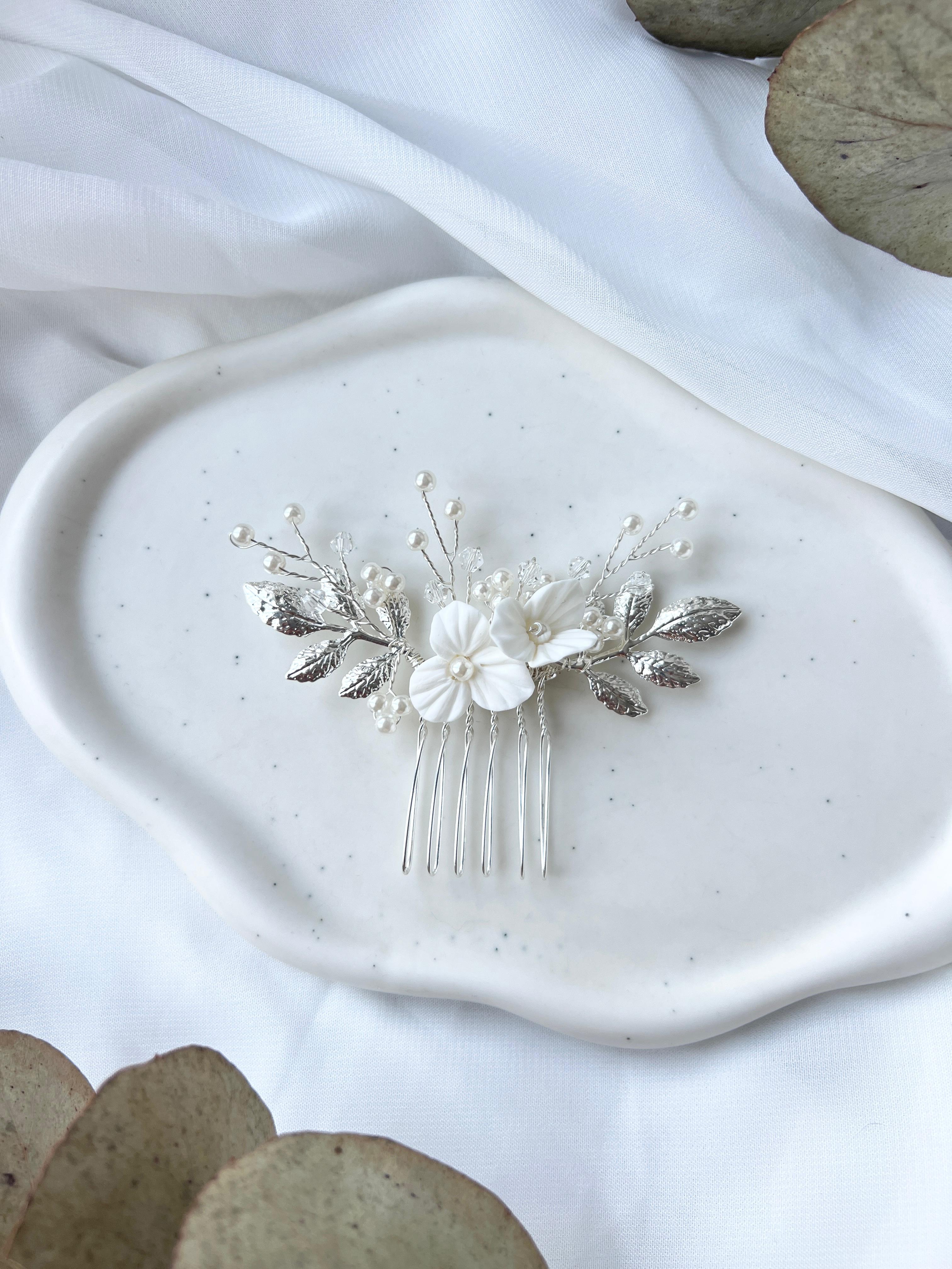 Brauthaarschmuck, Silber, Perlenschmuck, Haarkamm mit weißen Blumen