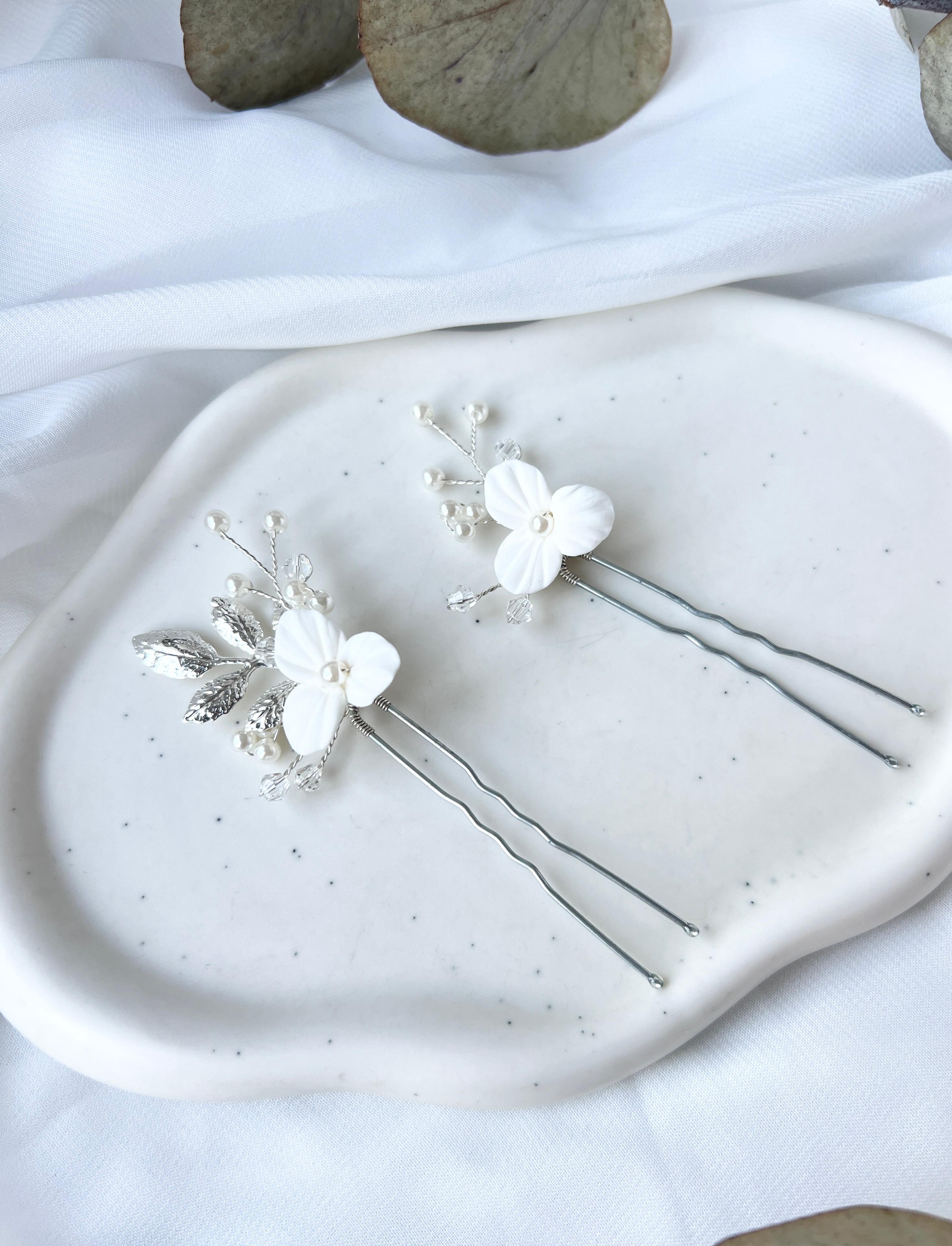 Haarnadeln, Set 2 Stück, weiße feine Blüten, Perlen und silberne Blätter, Brauthaarschmuck, Haarschmuck