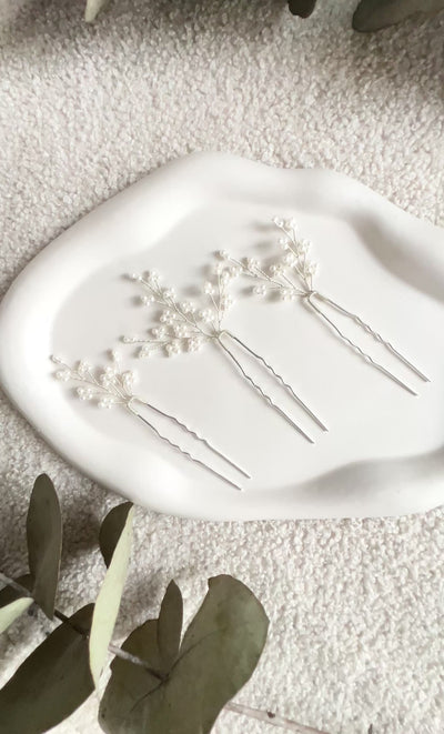 Haarschmuck, Set 3 Stück, Silber, Brautschmuck, Haarspangen, weiße zarte Perlen, Haarnadeln fuer die Braut, silberner Brauthaarschmuck, Brautfrisur, Weddinginspiration, Schmuck Hochzeit, Brauthaarschmuck, Brautset, feiner Perlenschmuck, Brautjungfern, Schmuckbluete