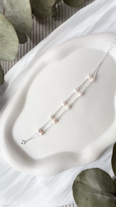 Armband, Silber, Brautschmuck, weiße Perlen, Perlenschmuck, Perlenarmband, feines Brautarmband, hochwertiger Schmuck, Hochzeit, Geschenk fuer Sie, Damenschmuck, Weihnachtsgeschenk Frauen, Armschmuck